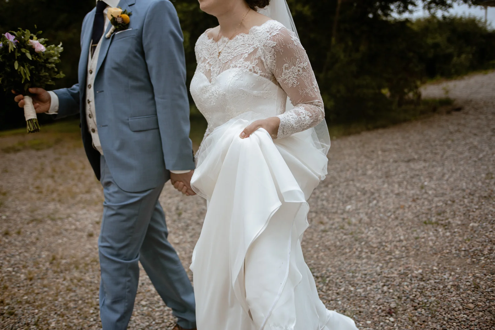 Katolskt bröllop i Vårdsbergs kyrka av Studio Engström - bröllopsfotograf i Linköping Norrköping Östergötland