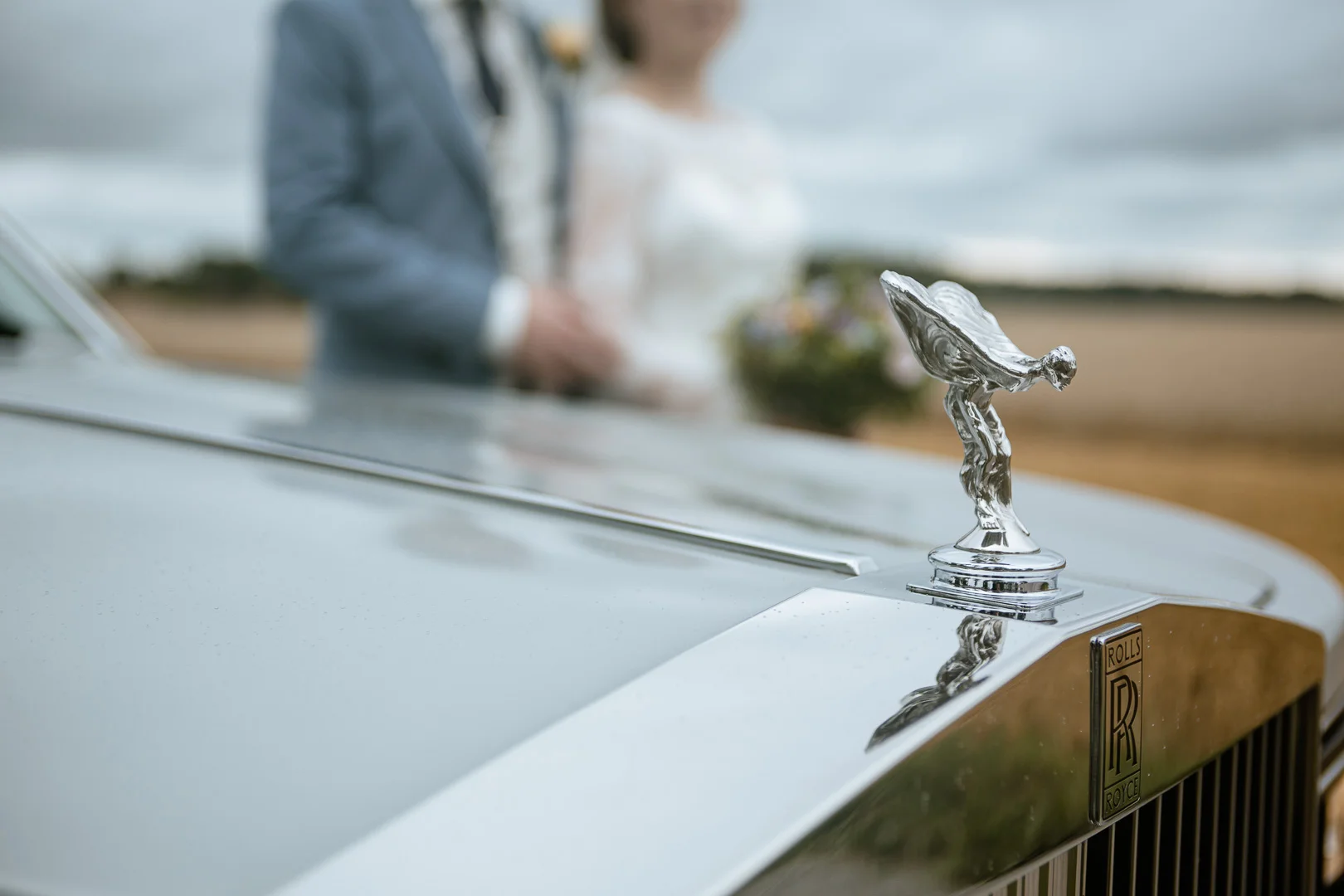 Katolskt bröllop i Vårdsbergs kyrka av Studio Engström - bröllopsfotograf i Linköping Norrköping Östergötland