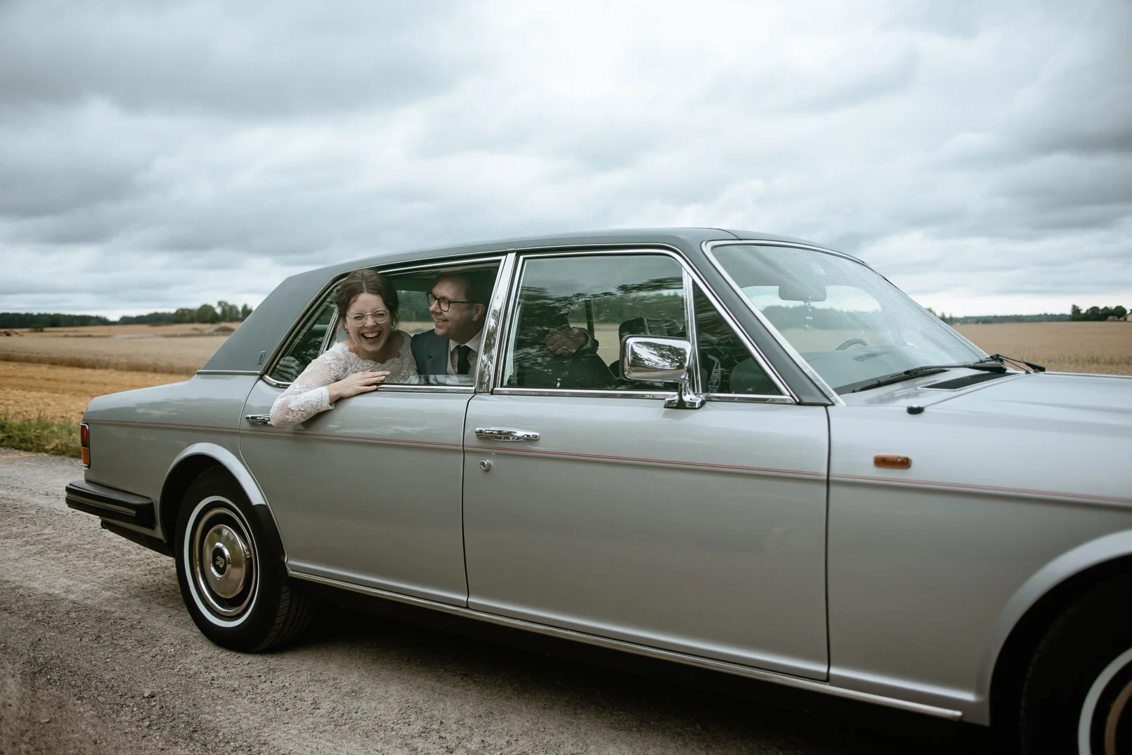 Katolskt bröllop i Vårdsbergs kyrka av Studio Engström - bröllopsfotograf i Linköping Norrköping Östergötland