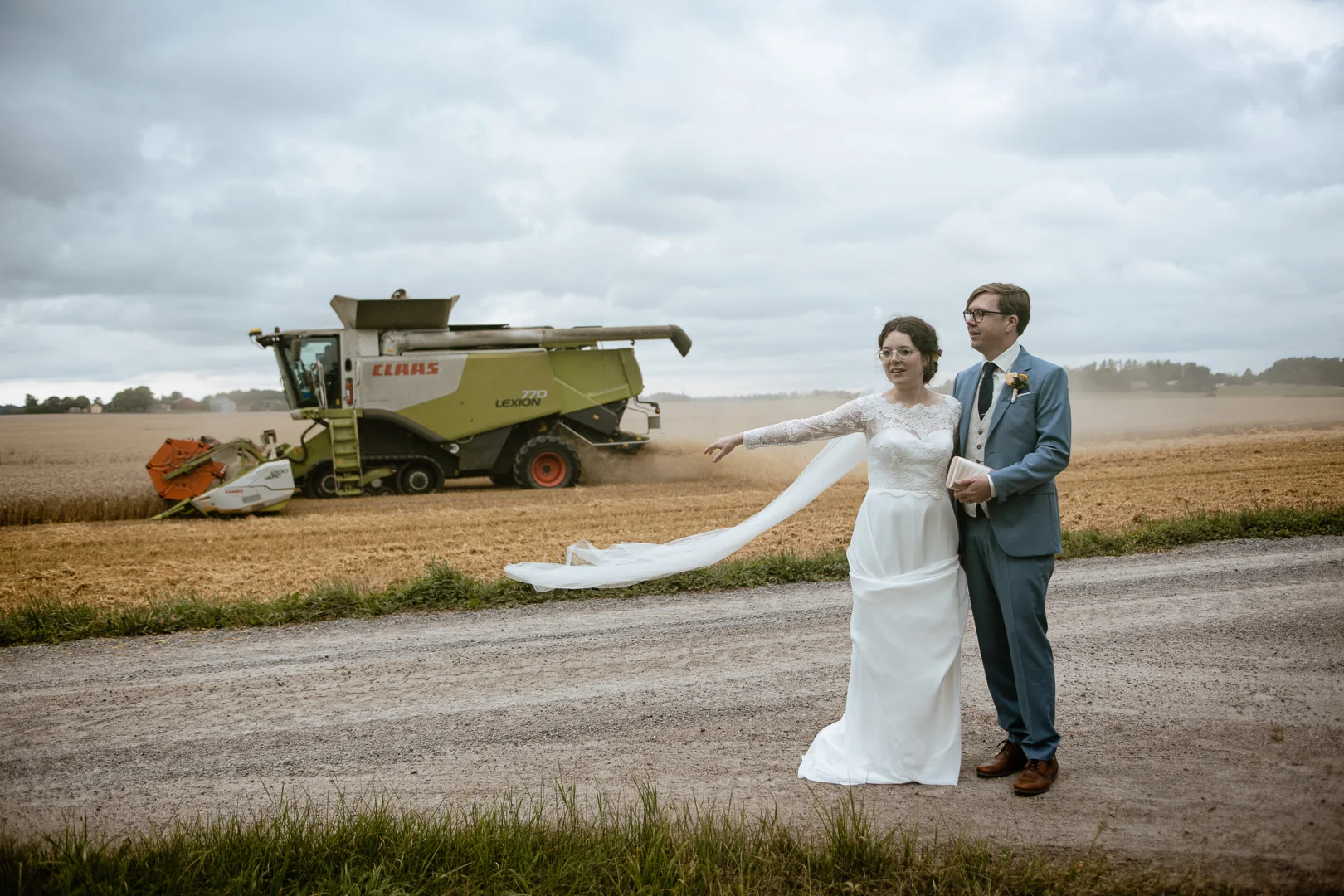 Katolskt bröllop i Vårdsbergs kyrka av Studio Engström - bröllopsfotograf i Linköping Norrköping Östergötland